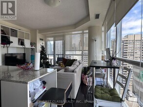 25-2625 Carlton St. in Toronto, ON - Building Photo - Building Photo