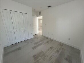 3823 Thomas Ave in Miami, FL - Foto de edificio - Building Photo