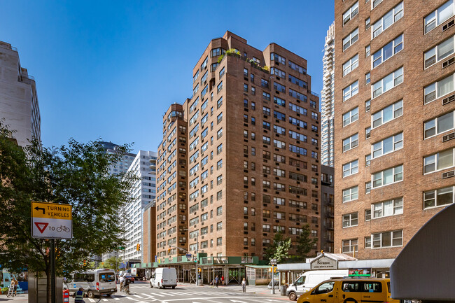 233 E 69th St in New York, NY - Building Photo - Building Photo