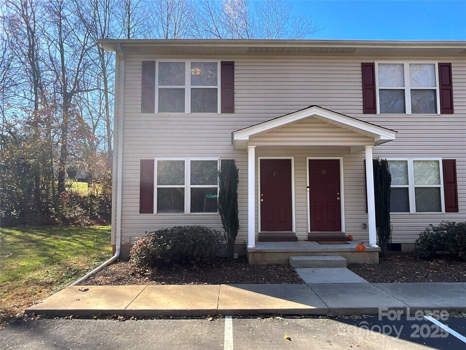 1520 N Main Ave in Newton, NC - Building Photo