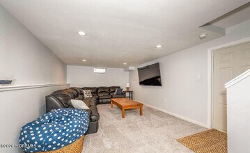 35 Terry Ln in Tinton Falls, NJ - Building Photo - Building Photo