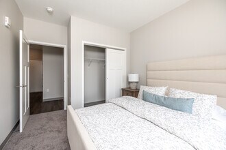 1200 Jade Apartments in Clear Lake, IA - Foto de edificio - Interior Photo