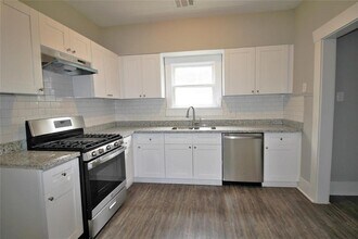 716 Olive St in Wharton, TX - Building Photo - Building Photo