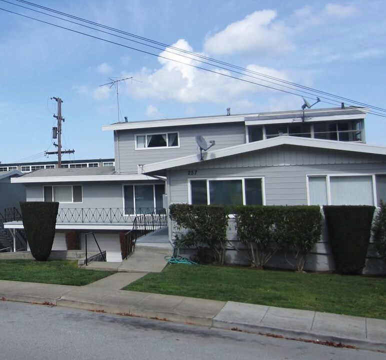 257 Elm St in San Carlos, CA - Building Photo