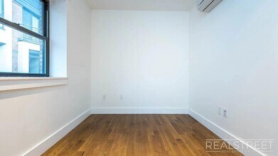 Ten Eyck Street, Unit 2A in Brooklyn, NY - Building Photo - Building Photo