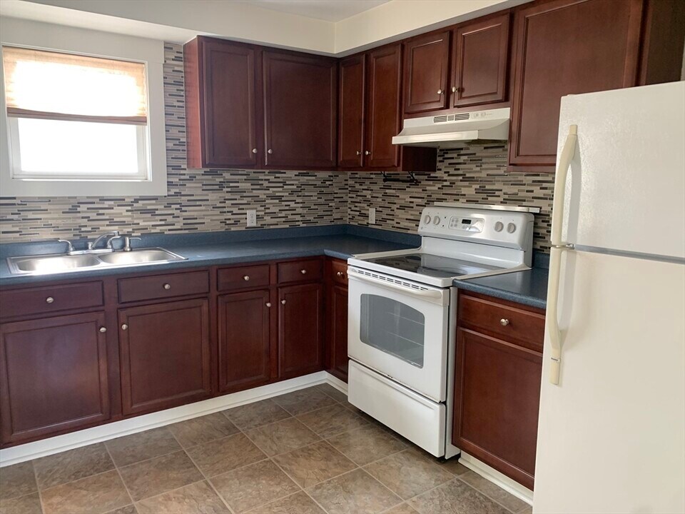 59 Davis St in Fall River, MA - Building Photo