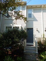 5740 Evergreen Knoll Ct in Alexandria, VA - Building Photo