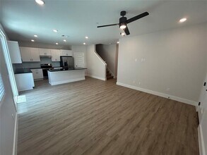 7601 Bow Ct in Austin, TX - Building Photo - Building Photo