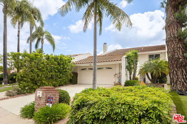 2484 Angelo Dr in Los Angeles, CA - Building Photo - Building Photo