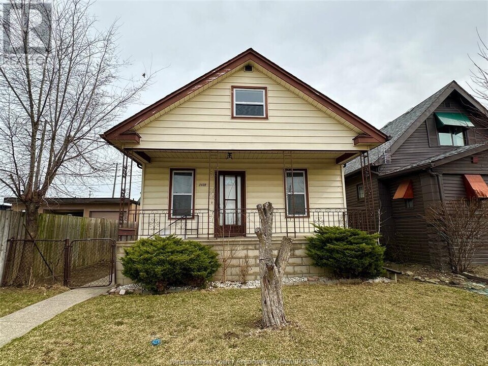 1608 Highland Ave in Windsor, ON - Building Photo