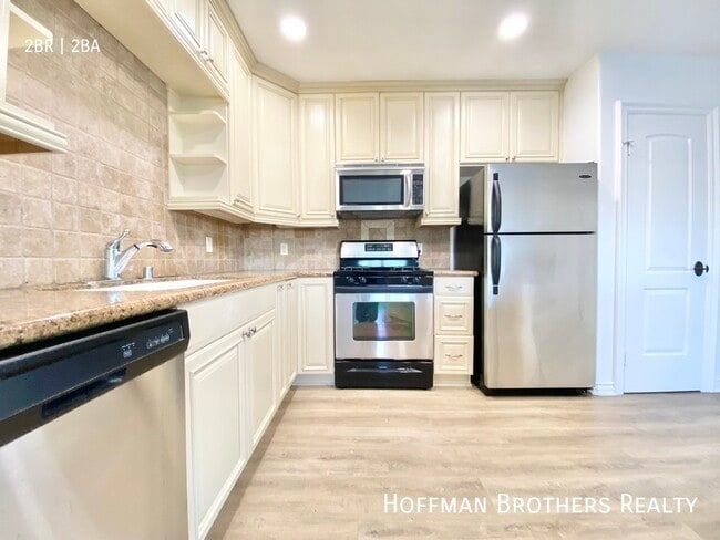 1837 Beloit Ave, Unit 202