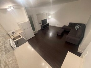 990 Meridian Ave in Miami Beach, FL - Building Photo - Building Photo