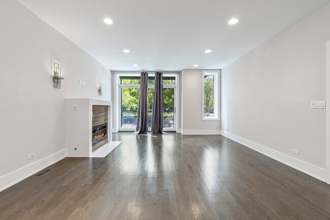 2814 W North Ave in Chicago, IL - Building Photo - Building Photo