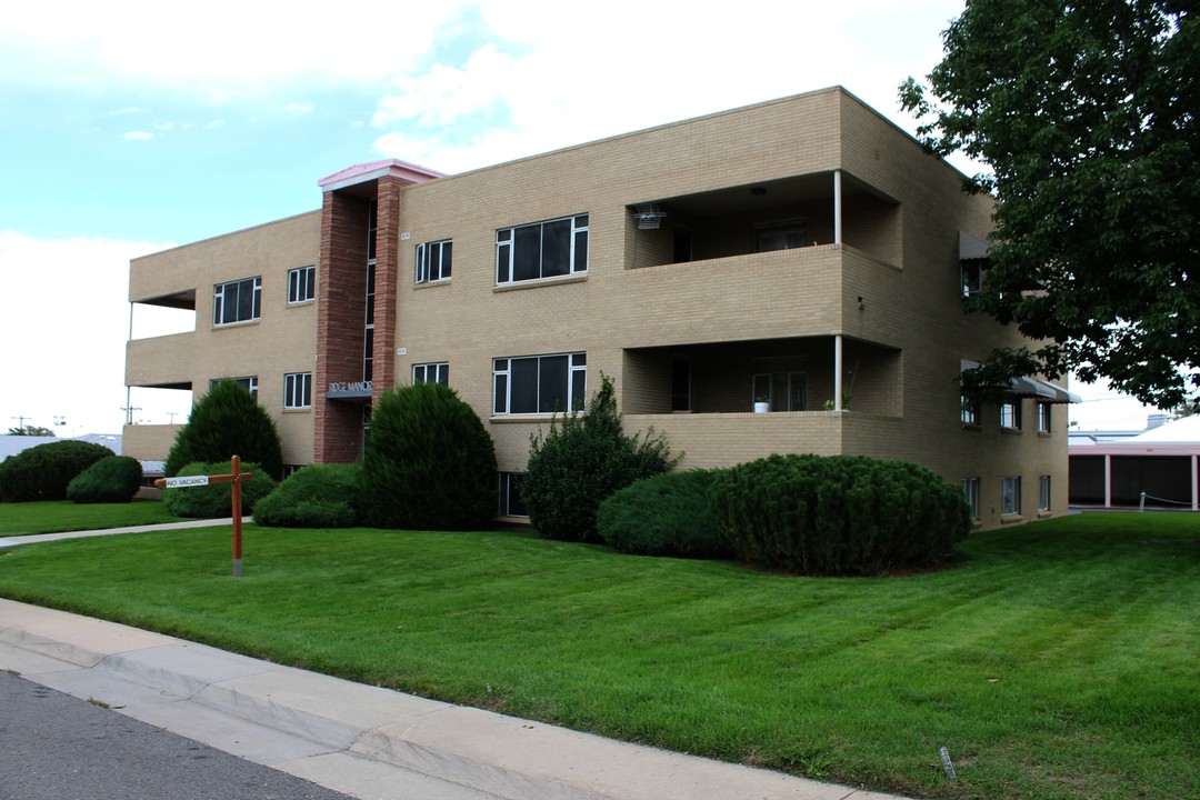 Ridge Manor Apartments in Wheat Ridge, CO - Building Photo