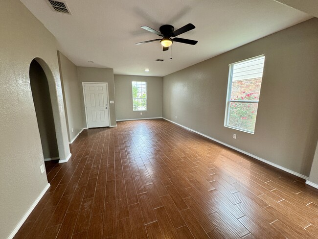 27327 Lasso Bend in San Antonio, TX - Building Photo - Building Photo