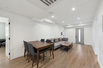 1297 W 36th St- Housing near USC in Los Angeles, CA - Building Photo - Interior Photo