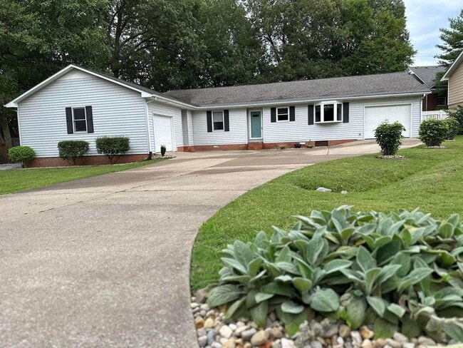 3940 Halehaven Dr in Paducah, KY - Building Photo - Building Photo