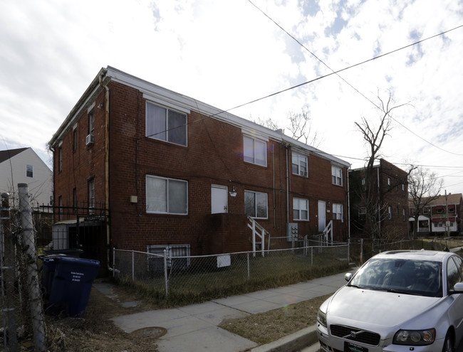 2905 Fairlawn Ave SE in Washington, DC - Building Photo - Building Photo