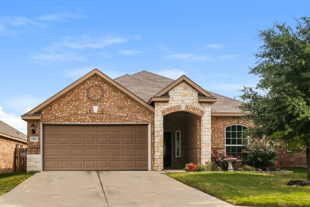 13041 Tobin Dr in Crowley, TX - Building Photo