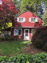 7237 SW Canyon Dr in Portland, OR - Building Photo - Building Photo