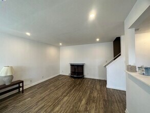 670 Fargo Ave in San Leandro, CA - Foto de edificio - Building Photo