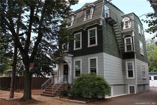 13 Pleasant St in New Haven, CT - Building Photo
