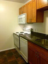 7924 212th St SW, Unit 102 in Edmonds, WA - Building Photo - Building Photo