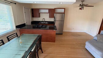 10101 W Bay Harbor Dr in Bay Harbor Islands, FL - Building Photo