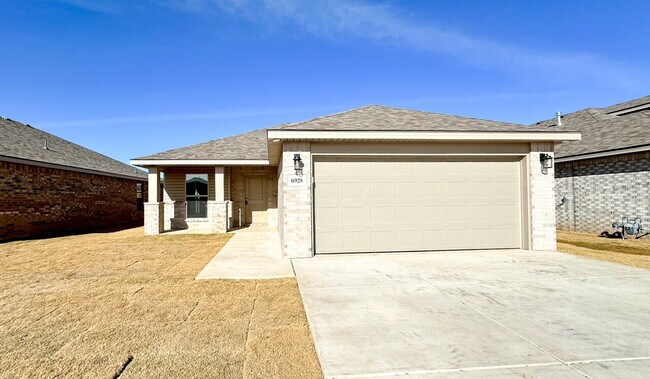 6928 10th St in Lubbock, TX - Foto de edificio - Building Photo