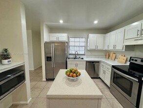 3673 NW 94th Ave, Unit 7J in Sunrise, FL - Building Photo - Building Photo