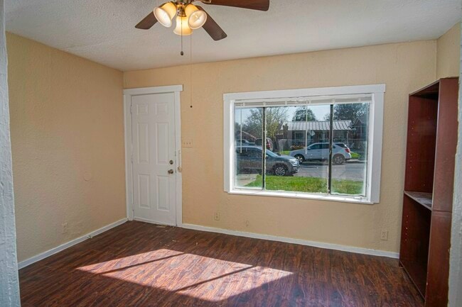 819 Larry St in San Antonio, TX - Building Photo - Building Photo