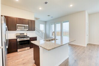 399 Magnolia Ln in Lake Jackson, TX - Building Photo - Building Photo