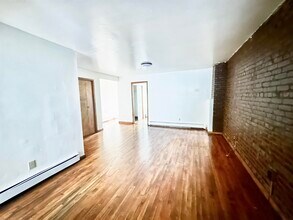 10 Jewett Ave in Jersey City, NJ - Building Photo - Building Photo