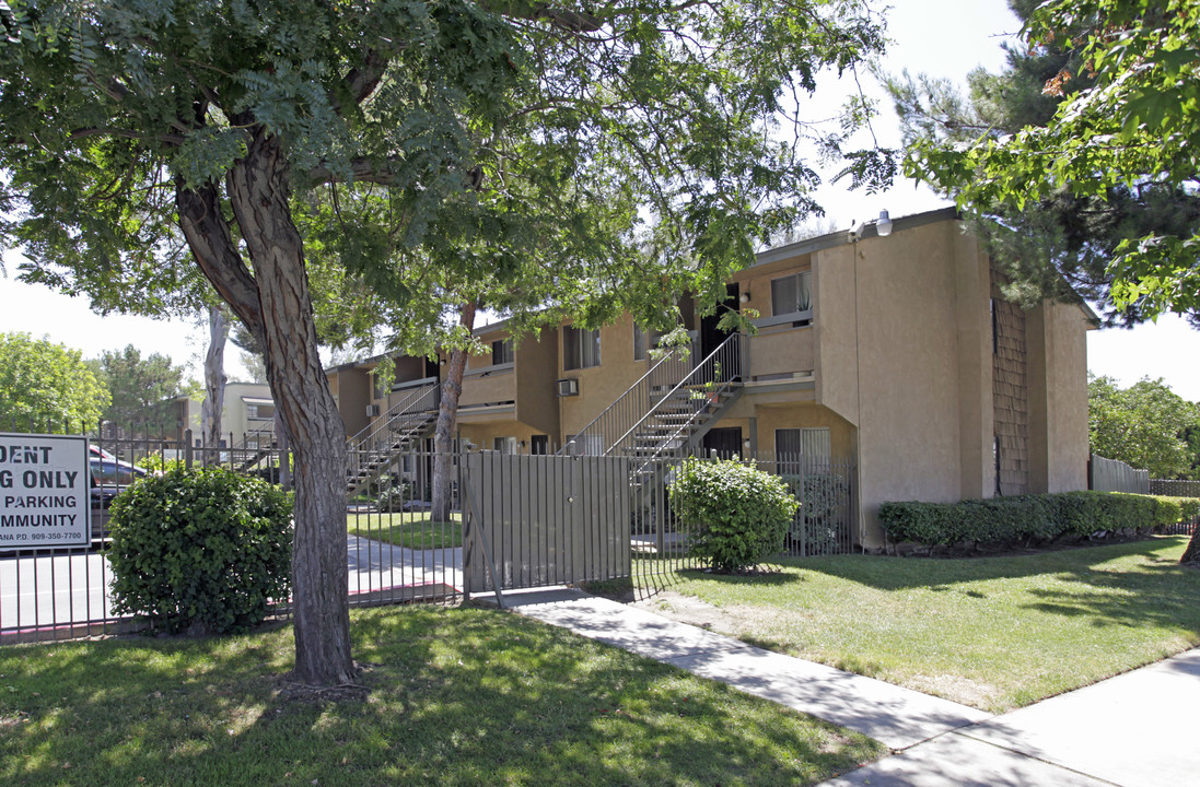 Valencia Woods Apartments in Fontana, CA - Building Photo