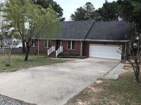 39 Wedgewood Ct in Sanford, NC - Building Photo