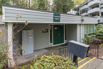 Greentree Village in Seattle, WA - Building Photo - Building Photo