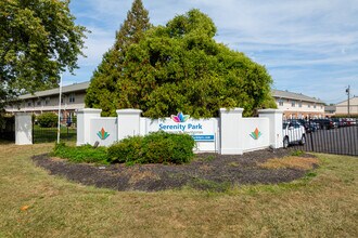 Serenity Park Apartments in Indianapolis, IN - Foto de edificio - Building Photo