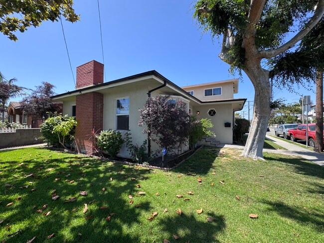 1045 Walnut St in Inglewood, CA - Building Photo - Building Photo