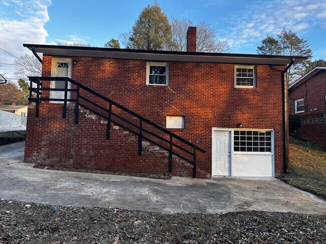 2054 K Ct Ave in Winston-Salem, NC - Building Photo - Building Photo