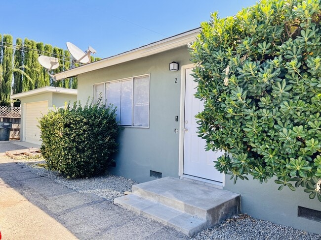 property at 3108 W Walnut Ave