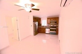 325 N L St-Unit -UPPER UNIT BLDG 2 in Lake Worth, FL - Foto de edificio - Building Photo