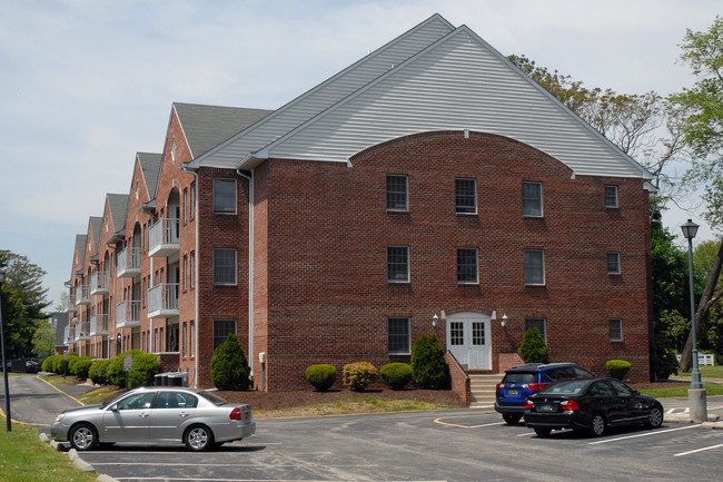 Kings Court Apartments in Dover, DE - Foto de edificio - Building Photo