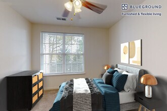 998 Stewart Ave in Garden City, NY - Foto de edificio - Building Photo