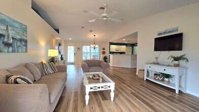3105 Van Buren Pkwy in Cape Coral, FL - Building Photo - Building Photo