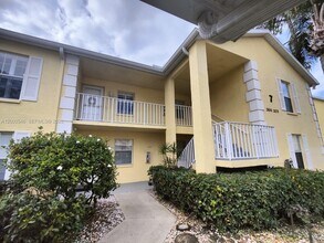 2668 Kings Lake Blvd in Naples, FL - Foto de edificio - Building Photo