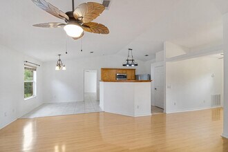 6530 Longview St in Navarre, FL - Foto de edificio - Building Photo