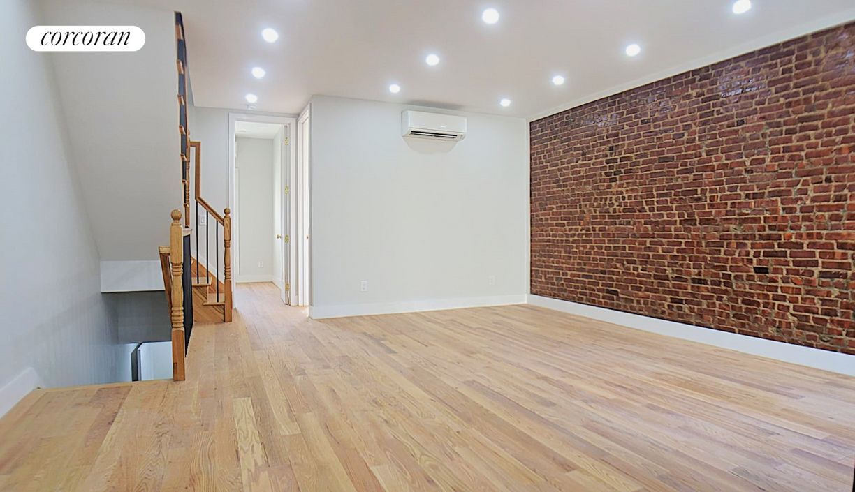 335 Crown St in Brooklyn, NY - Building Photo