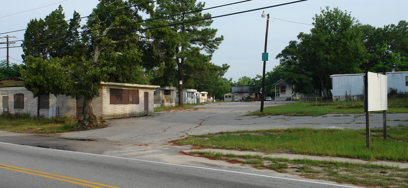 Columbia Mall Mobile Homepark in Columbia, SC - Building Photo