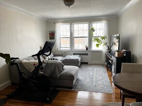 280 Corey Rd, Unit 4 in Boston, MA - Foto de edificio - Building Photo