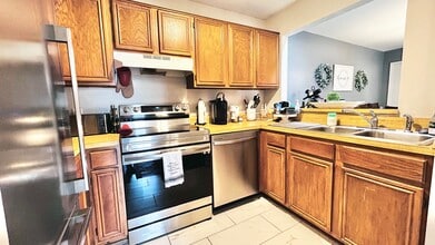 202 Grosvenor Ln in Stafford, VA - Building Photo - Building Photo
